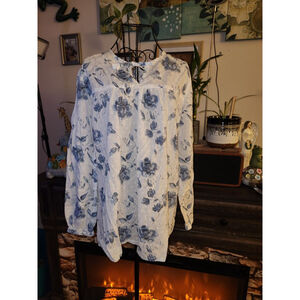 NorthStyle White & Blue Floral Blouse M